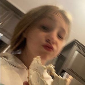 Meet your Posher, Chloe